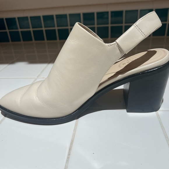 Cole Haan Vickey Booties Birch Leather Pointed Zip Slingback Sz 7 1/2. - Picture 2 of 7